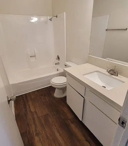Serramonte Park Apts — Photo 7
