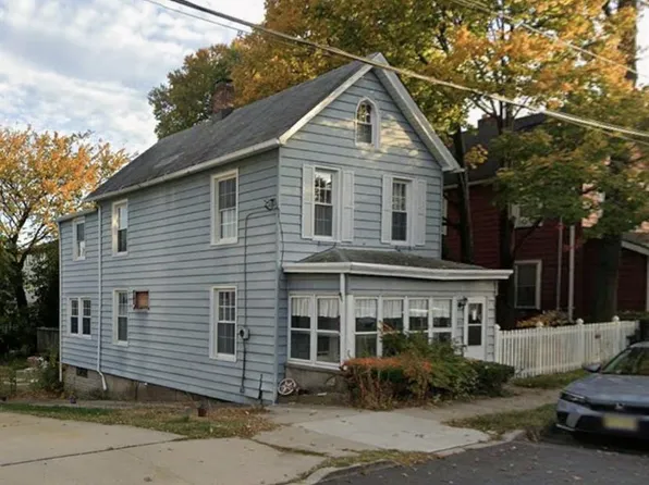 315 8th St, Carlstadt, NJ 07072