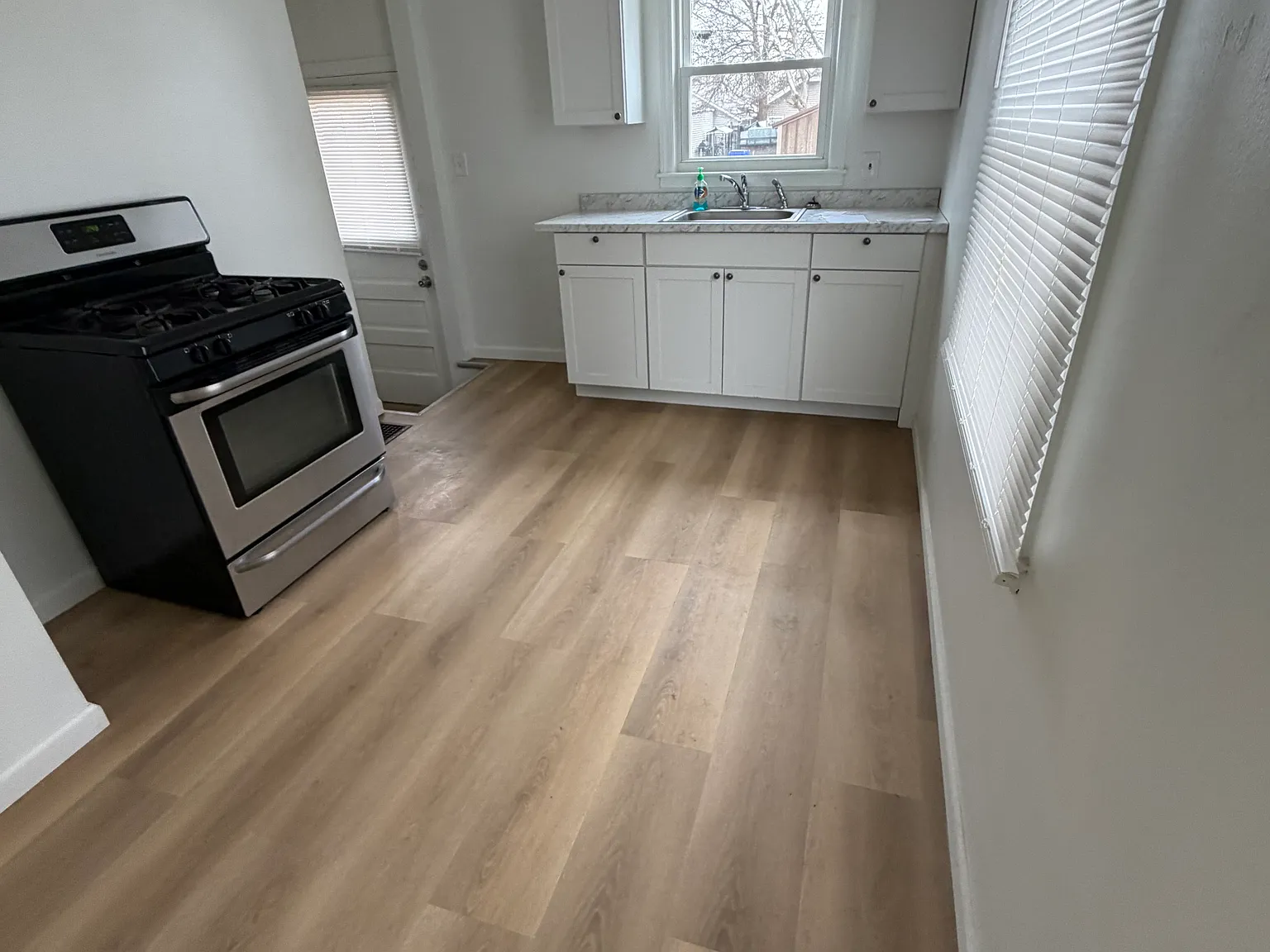 2 bed, 656 sqft, $1,300 — Photo 3