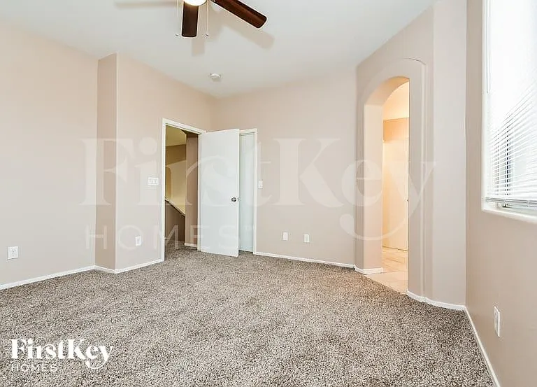 5008 Sparkling Sky Ave — Photo 9