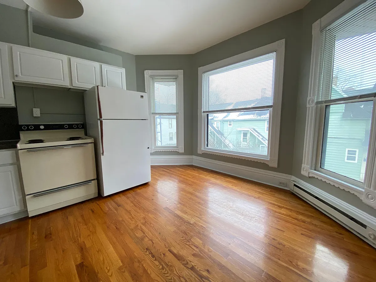 Primary Photo - 319 Lyon St NE #6