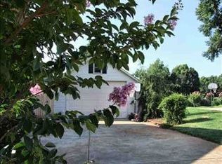 201 Shadow Ridge Cir, Simpsonville, SC 29681