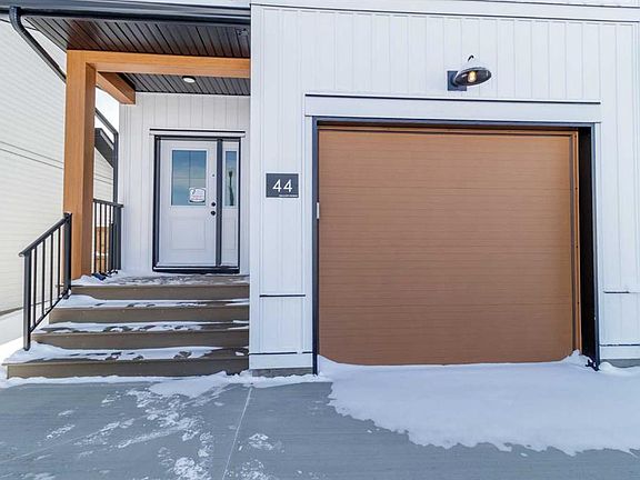 2nd image of 44 N Concord Rise