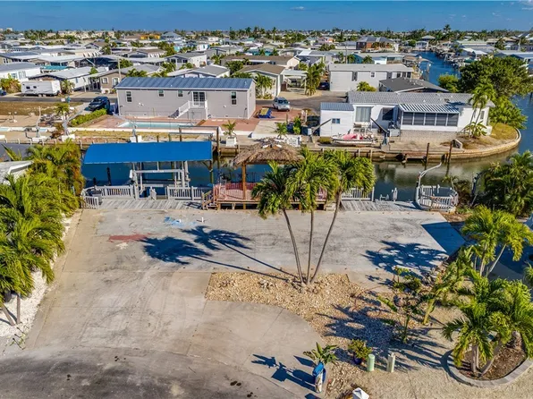 2950 Skipper Ln, Saint James City, FL 33956