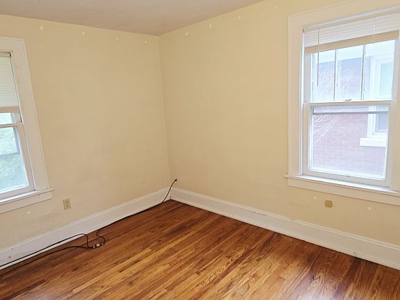 4th image of 239 E 25th St