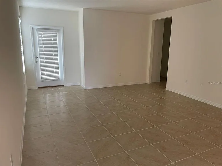 927 Waterfall Blvd — Photo 7