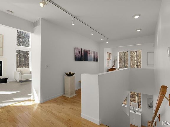 4th image of 23 Hillside Dr