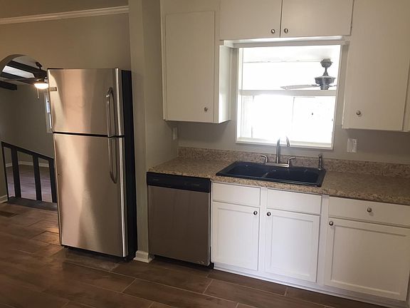 5th image of 1827 Greerson Dr