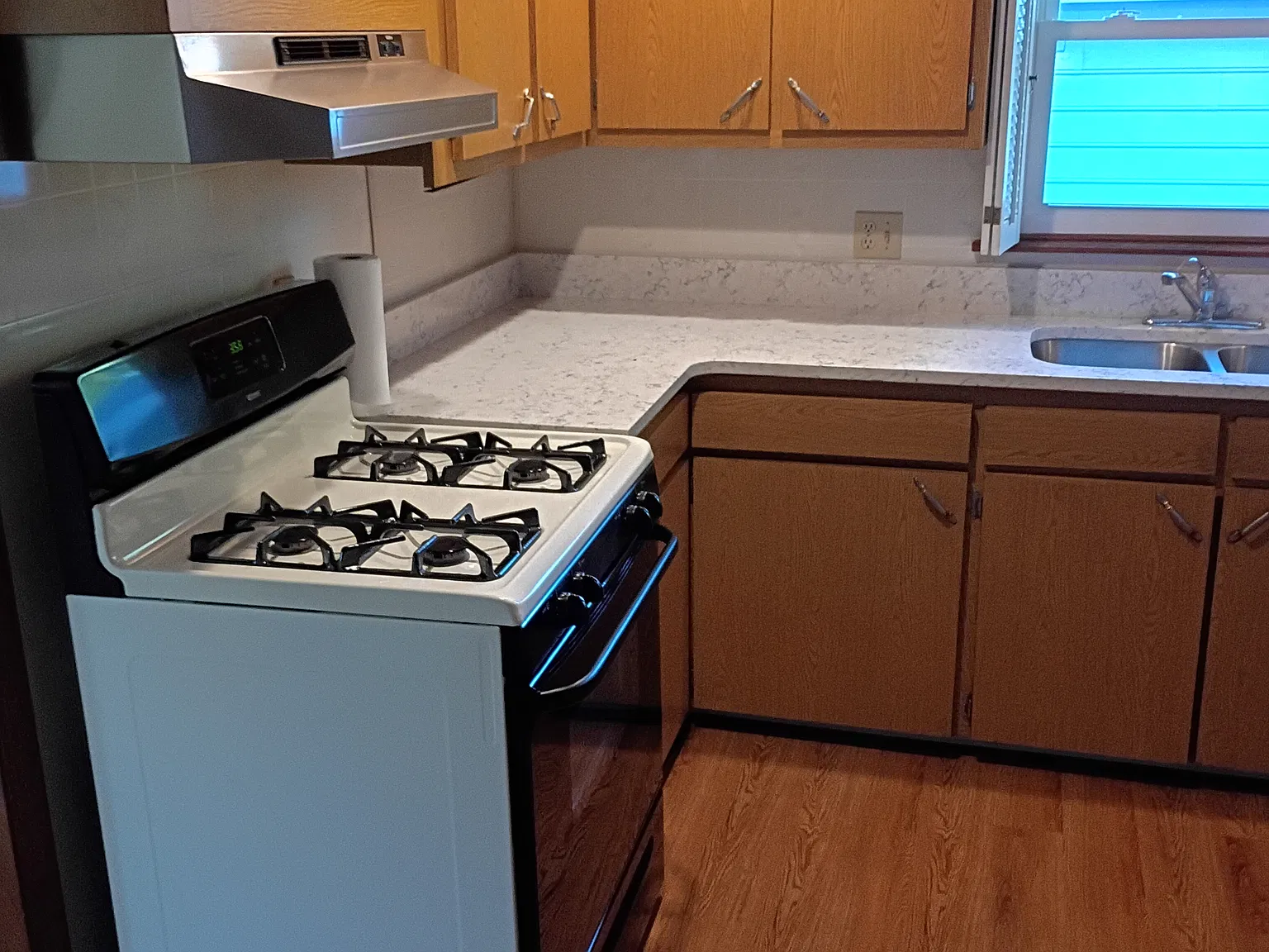 3 bed, 1120 sqft, $1,900 — Photo 2