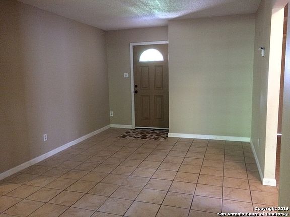 4th image of 634 Bexar Dr