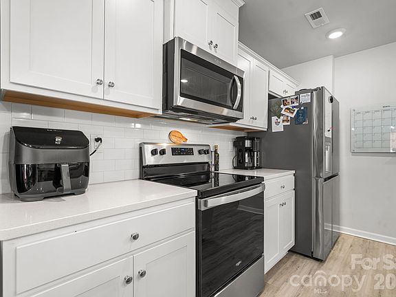 4th image of 1379 Melviney St