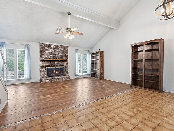 3rd image of 9219 Knoll Crest Loop