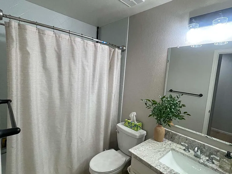Secondary Full Bathroom