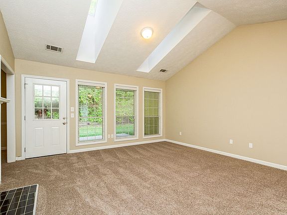 5th image of 3030 Camelot Woods Dr