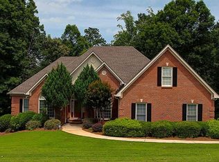 1049 Columbus Dr, Jonesboro, GA 30236