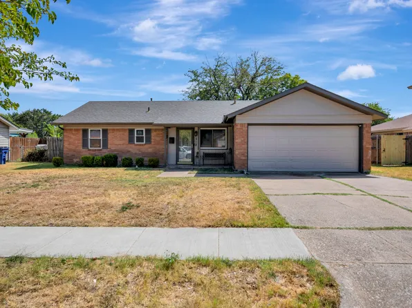 512 E Mission St, Crowley, TX 76036