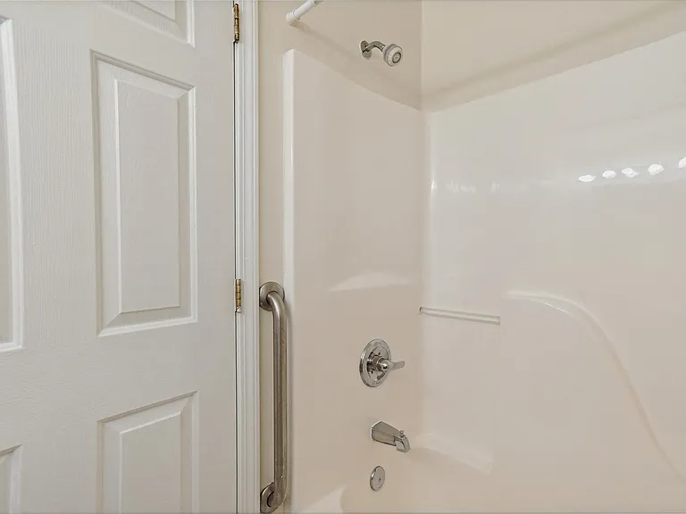 Two Bedroom B - 2 Bed / 2 Bath - 865 Sq.Ft.