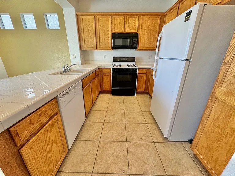 9511 Spring Blush Ave — Photo 8