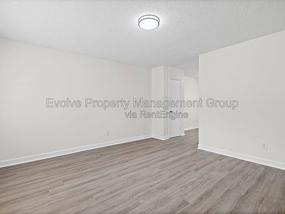 3rd image of 4537 Whiteside St