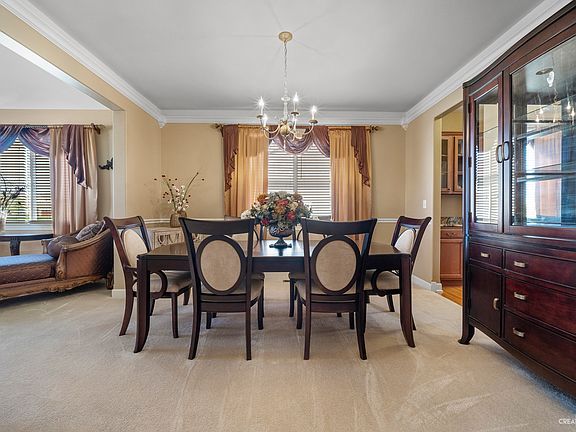 5th image of 693 Western Dr