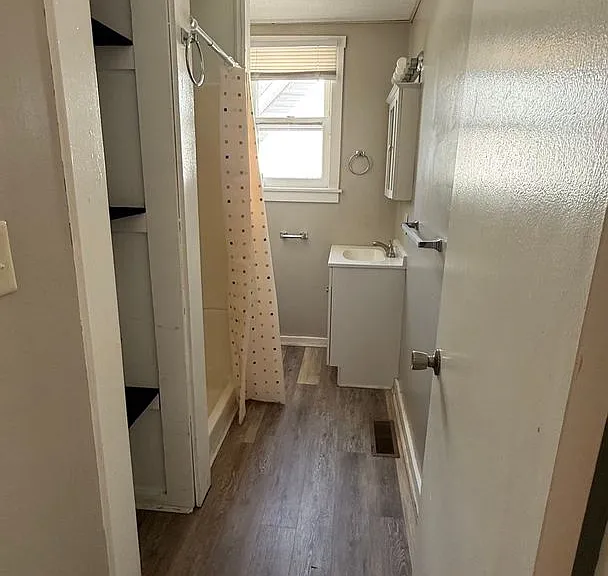 904 W Main St — Photo 6
