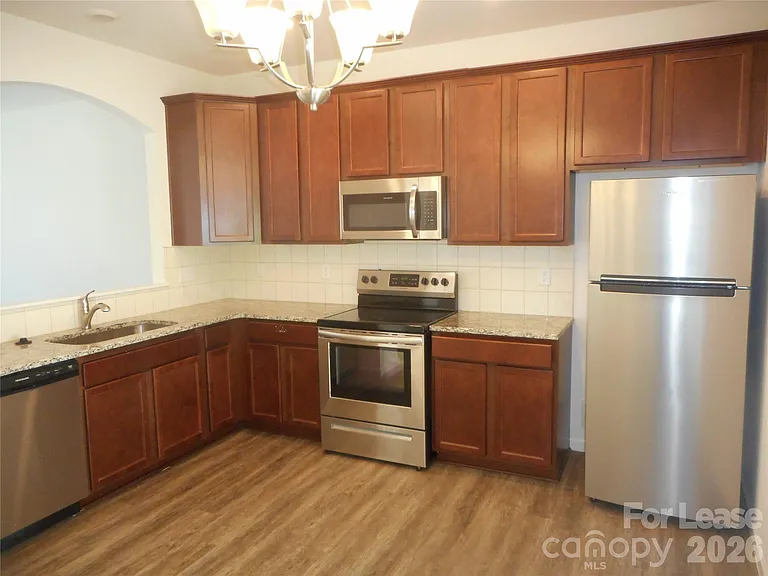 1030 Beatty Woods Dr — Photo 3