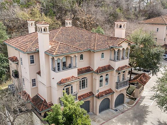 2nd image of 1529 Barton Springs Rd APT 2