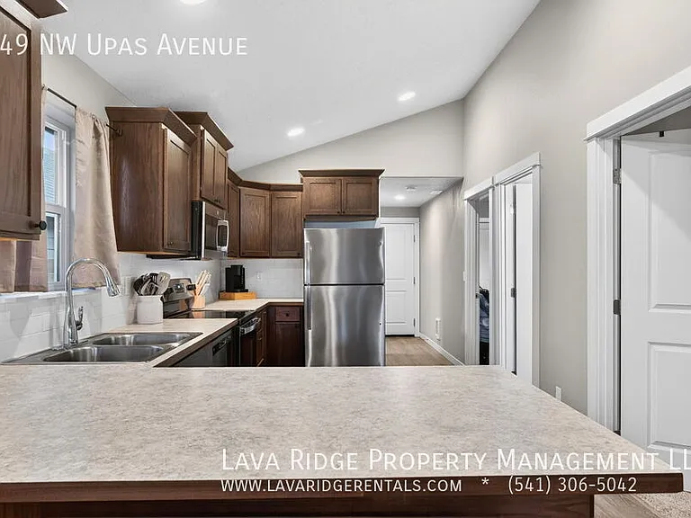 949 NW Upas Ave — Photo 4