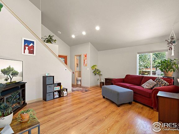 3rd image of 912 Conifer Ct