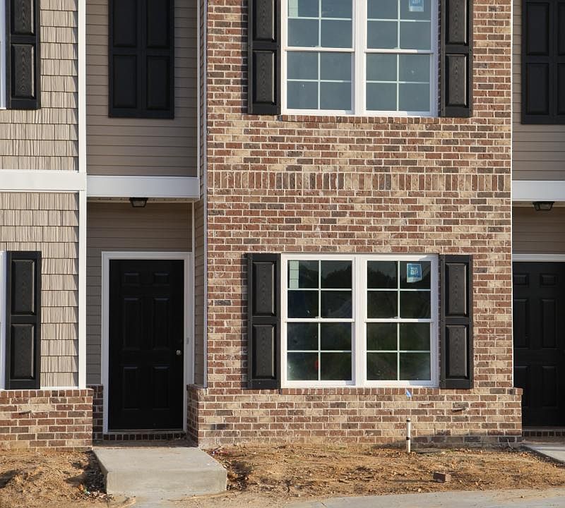 1st image of 104 Reserve Ln