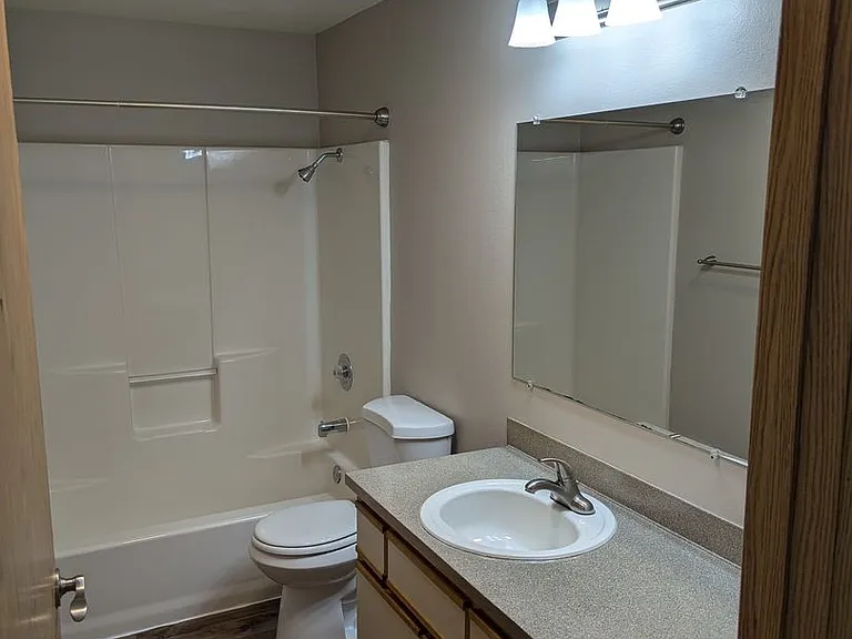 Silverwood Apartments — Photo 117