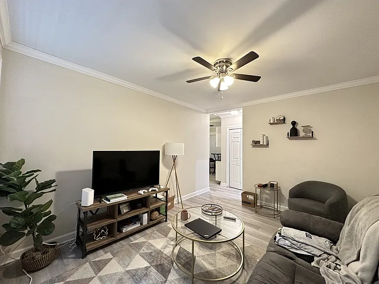 839 W Cornelia Ave #S2 — Photo 12