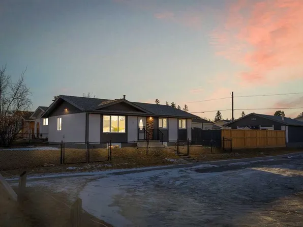 8 N Malvern Cres NE, Calgary, AB T2A 6Z6