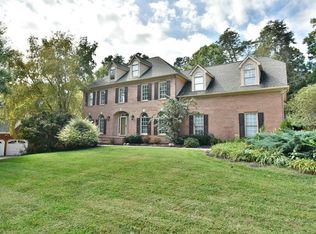 911 Shade Tree Ln, Knoxville, TN 37922
