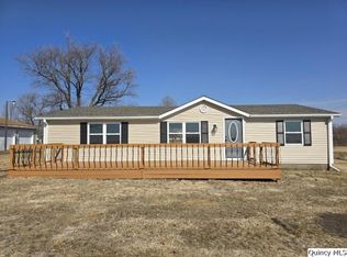 1025 Augusta Rd, Carthage, IL 62321