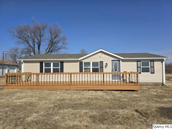 1025 Augusta Rd, Carthage, IL 62321