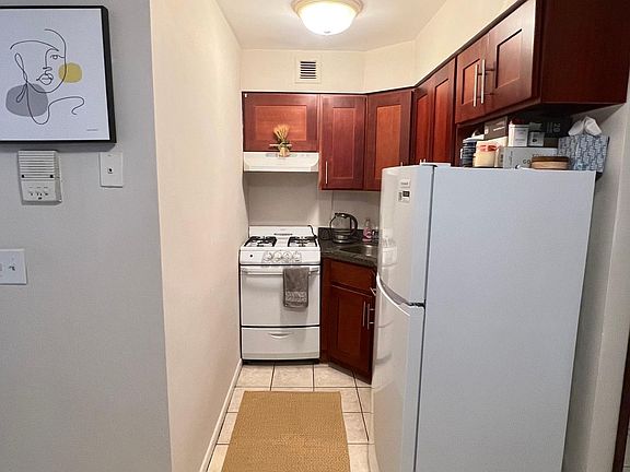 3rd image of 585 N Railroad Ave APT 2H