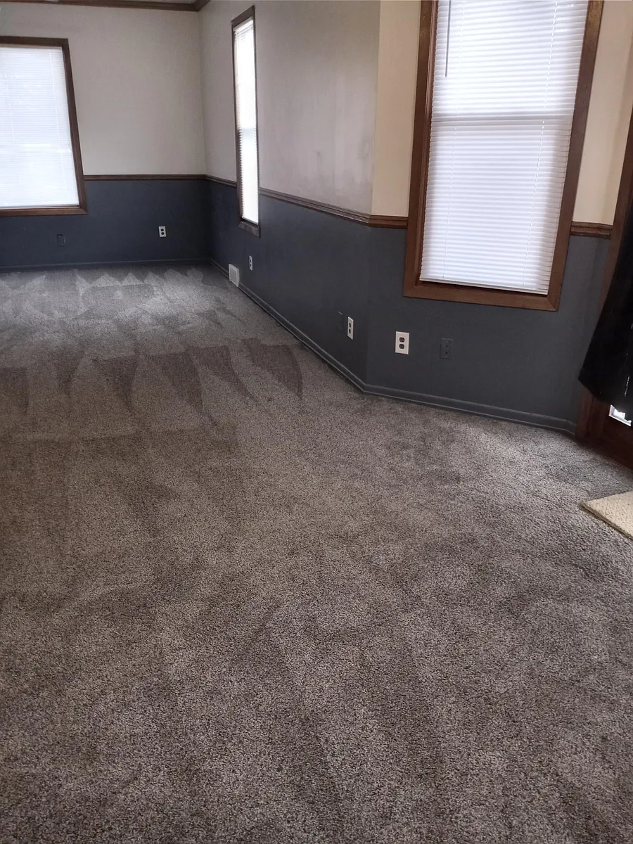 Large Living Room. (Around 15x28). - 2003 Jones St