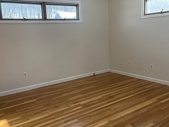 5th image of 179 Waterford St