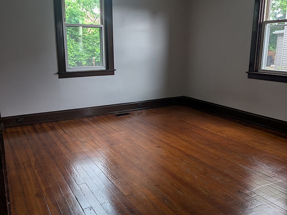 4th image of 4924 Jameson St