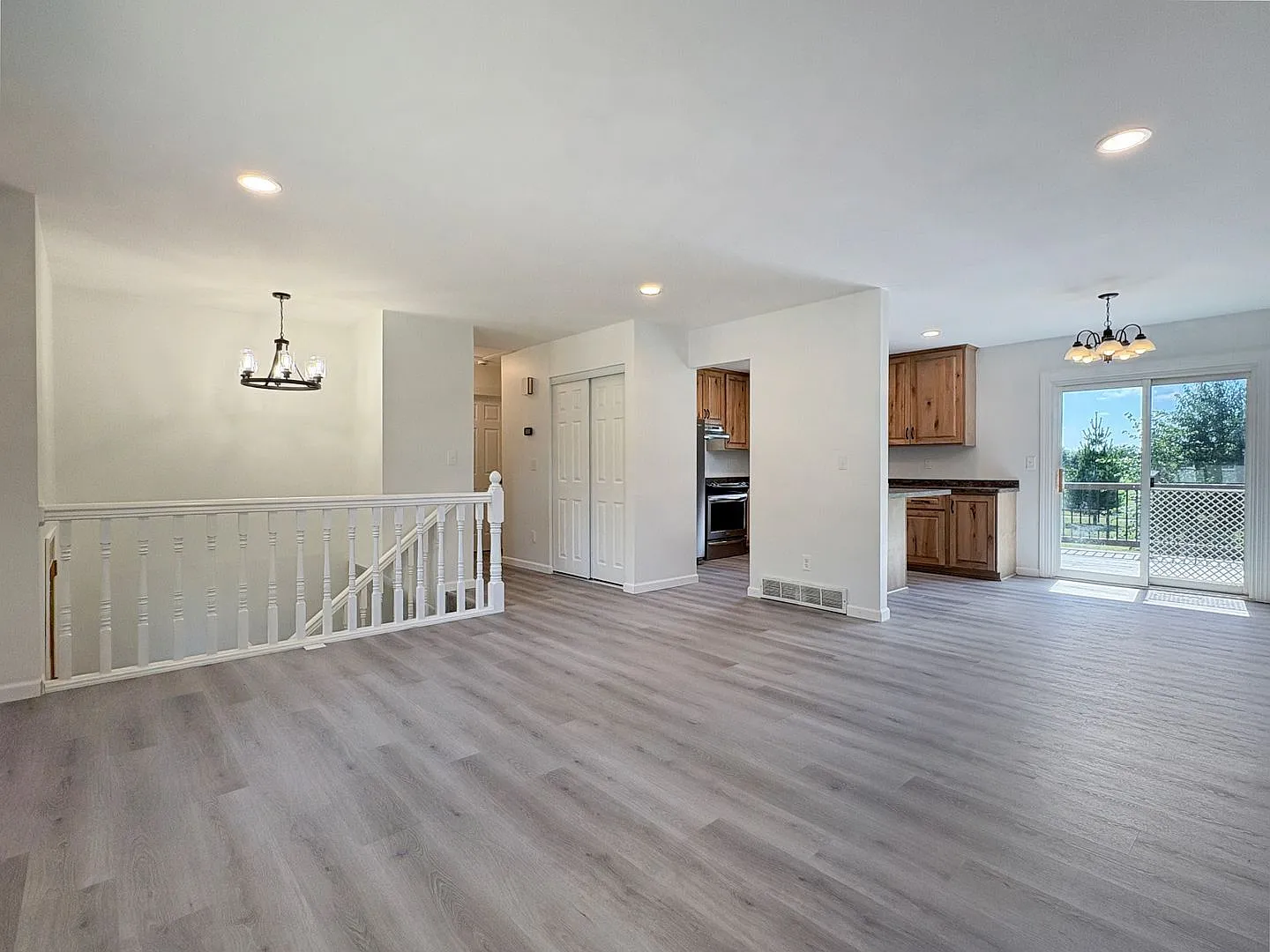 4 bed, 2.0 bath, 1727 sqft, $2,645 — Photo 3