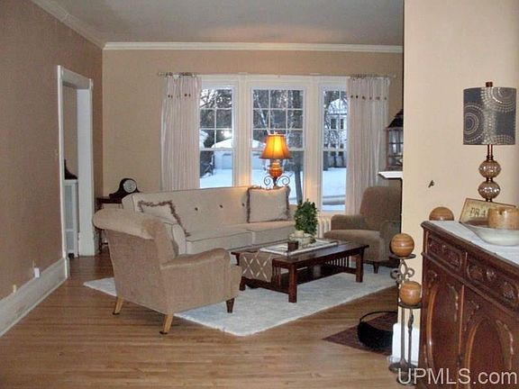 3rd image of 411 E C St