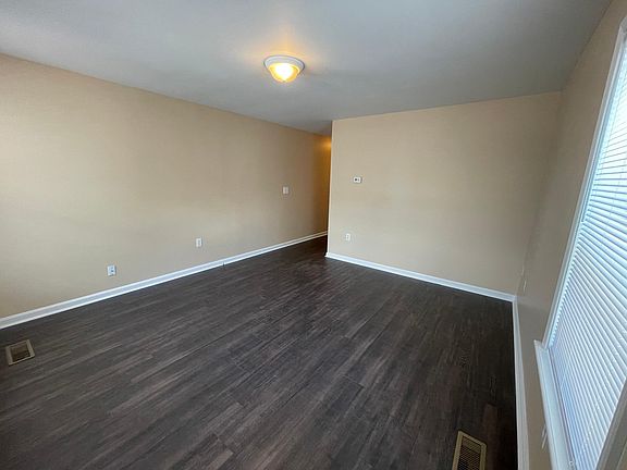 4th image of 710 Finzer St