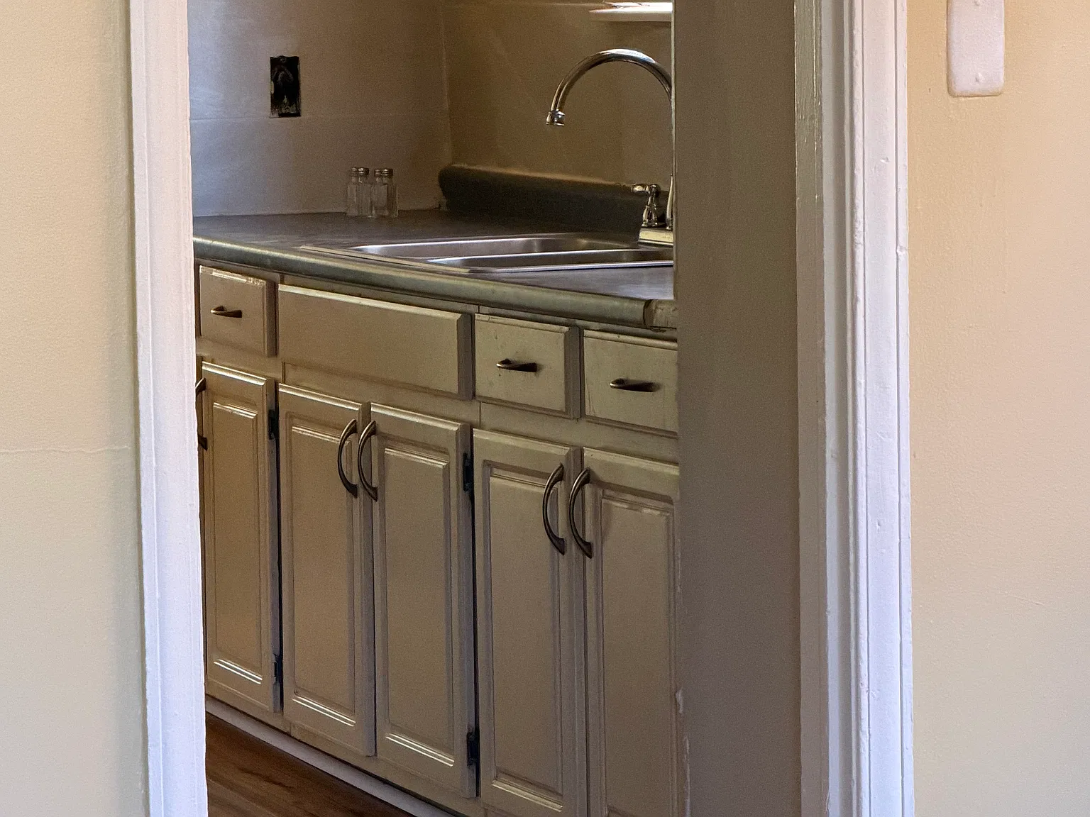 2 bed, 824 sqft, $1,100 — Photo 2