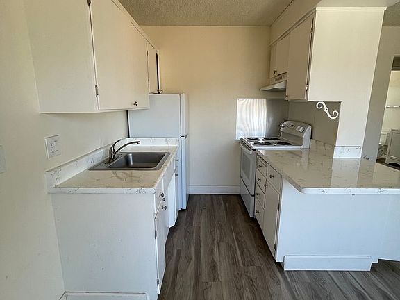 4th image of 929 Tamarack Ln #11