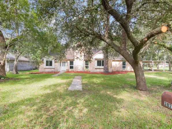 3820 Evergreen Dr, Dickinson, TX 77539