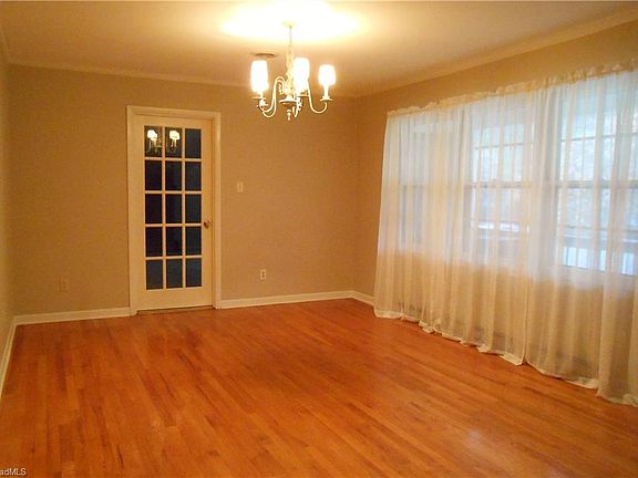2nd image of 1504 Country Side Dr