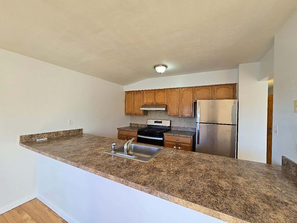 1st image of 36A Oakville St #2