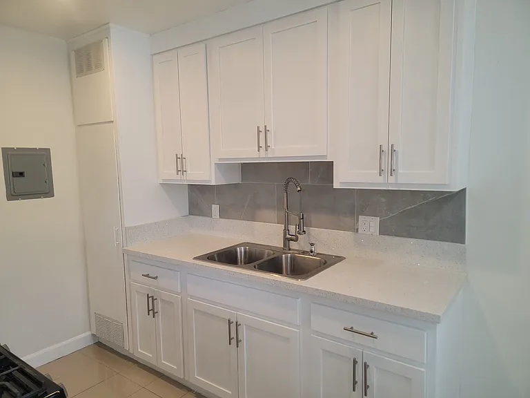 225 S Madison Ave #8 — Photo 14