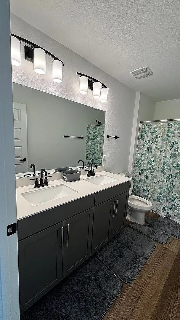 Room in 5 Bedroom Home at Bacalar Bnd — Photo 1